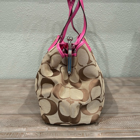 Authentic Signature Coach Satchel Handbag - Picture 2 of 13